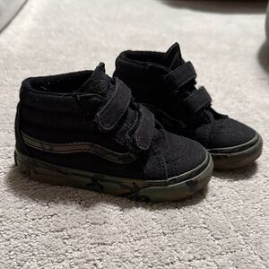 Vans camo shoes Toddler sz 7